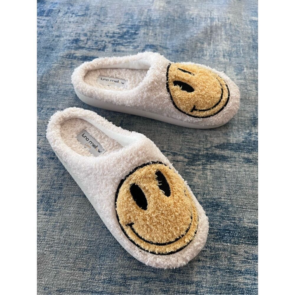 Luna Mellow Luxe Cream Yellow Smiley Happy Face House Slippers Women's XS 4 - 5